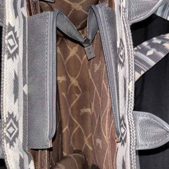 Wrangler Black and White Geometric Crossbody Bag - Picture 4 of 5